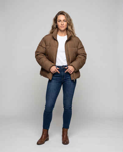 Frauen nan kurz geschnittene gepolsterte Kurzpufferjacke mit hohem Stehkragen und glänzender Mikrofaseroberfläche