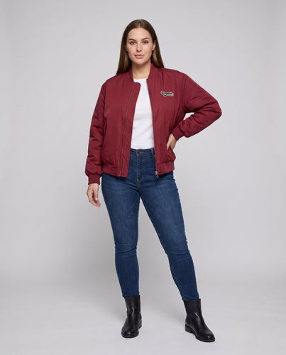 Damen kurze gesteppte Bomberjacke im Flugstil mit Armtasche und lässiger Passform