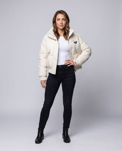Damen kurze gesteppte Reisejacke mit hoch schließendem Stehkragen, tailliertem Rippbündchen und Reißverschluss-Taschen