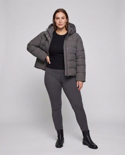 Damen kurze gepolsterte gesteppte Jacke mit hohem Stehkragen und winddichter Außenschale