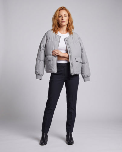 Damen kurze boxy gesteppte Jacke mit geradem Schnitt, verdecktem Reißverschluss und elastischen Bündchen