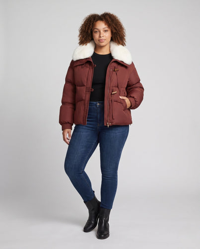 Damen kurze gesteppte Winterkurzparka mit weichem Kunstfellkragen und Knebelverschlüssen