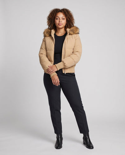 Damen Nano Short gepolsterte Kapuzen-Pufferjacke mit voluminösem Kunstfellbesatz, gerippten Bündchen und wärmender Thermofüllung