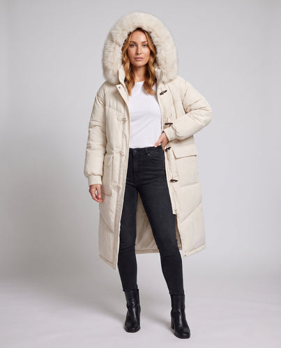 Damen längerer oversize Thermoparka mit abnehmbarem Kunstfellkapuze, Schlaufenverschluss und zweifach öffnendem Reißverschluss