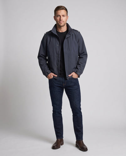 Herren urbane Funktionsjacke mit verdeckter Frontklappe, kontrastierender Paspelierung und verstellbarem Saum