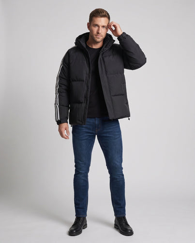 Herren gepolsterten Kapuzenjacke im sportlichen Streetwear-Look mit kontrastierenden Streifenärmeln und winddichter Außenschicht