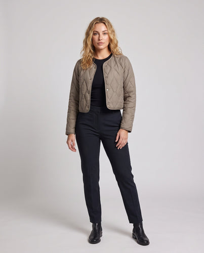 Damen leichte gesteppte Kurzjacke mit Diamantsteppung und rundem Halsausschnitt
