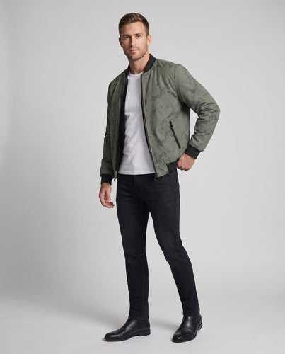 Herren Bomberjacke mit wärmendem Plüschfutter, subtiler Camouflage-Optik und Reißverschlusstaschen