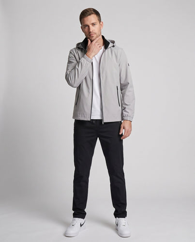 Männliche sportliche Trainingsjacke mit passender Jogginghose Drune
