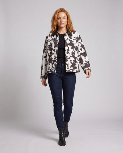Damen Kurze Trucker-Jacke im Bouclé-Cowprint mit Kunstlederkragen Drune
