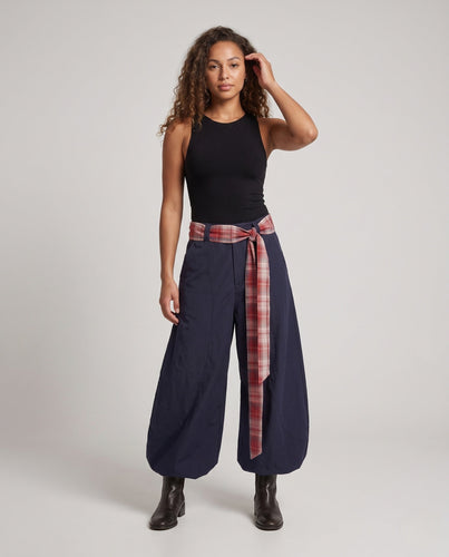 Damen locker sitzende modische Hose mit Gürtel Drune