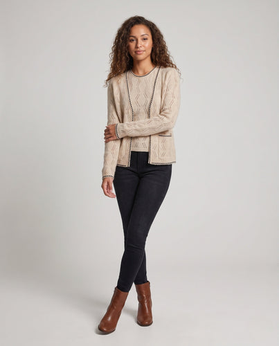 Damen Feinstrick-Zweiteiler mit Ajourmuster – Cardigan und Rundhalspullover Drune