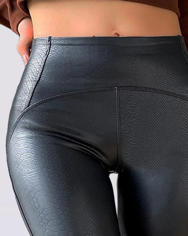 Drune - Lederhosen für Frauen