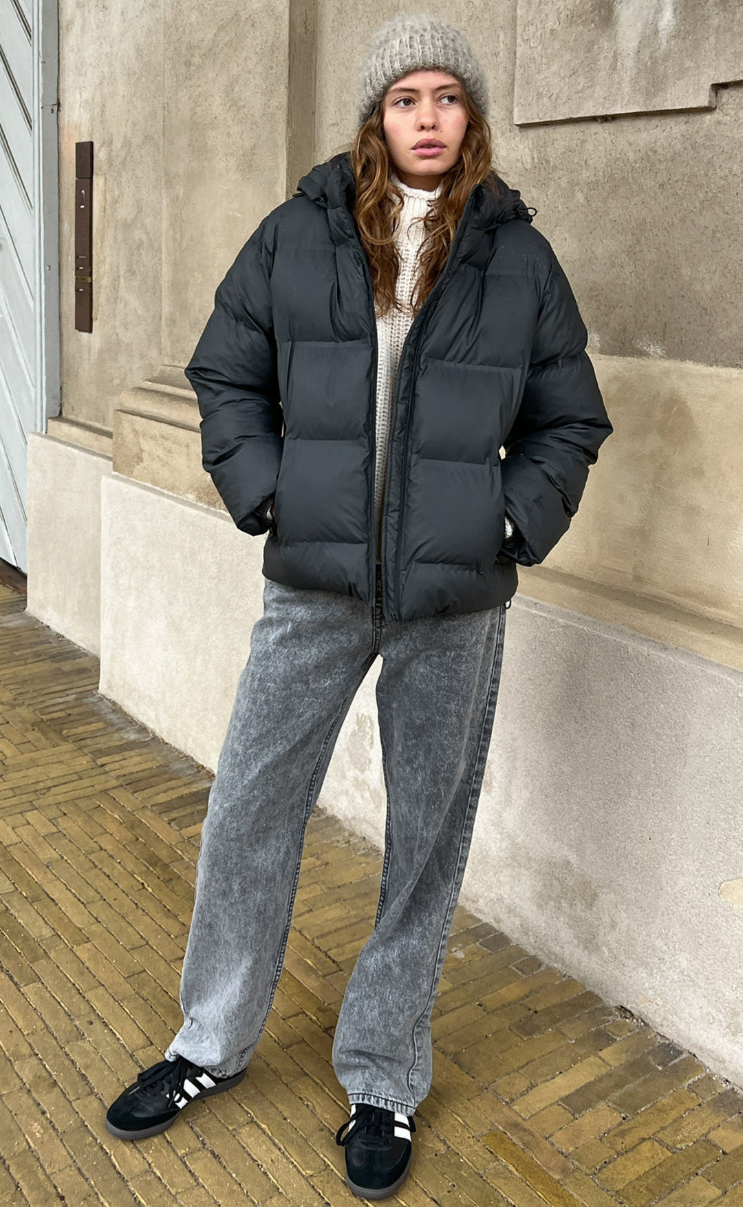 Drune | Warme Schwarze Winterjacke mit Kapuze für Damen