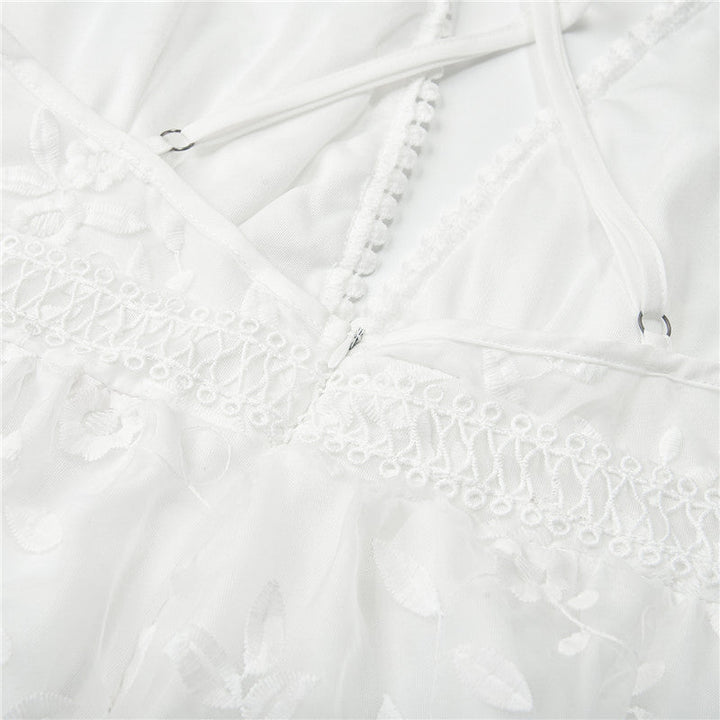 Elegantes weißes Sommerkleid