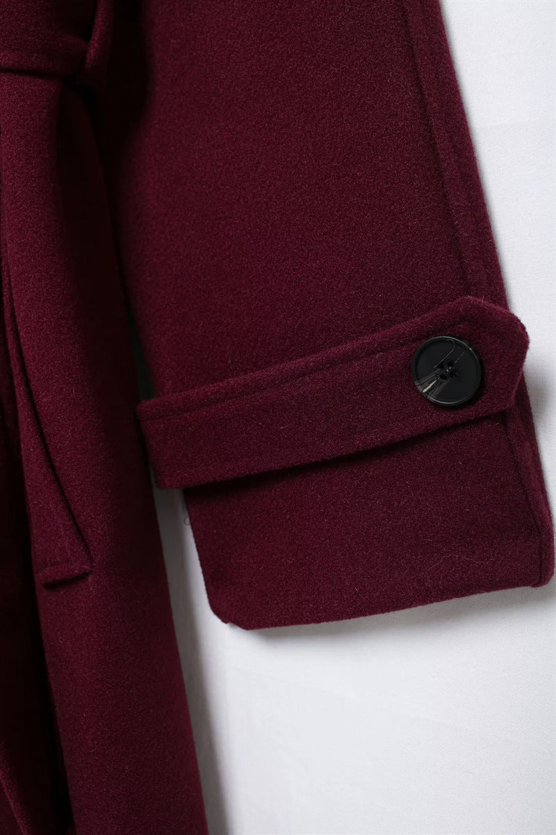Drune | langer Trenchcoat in elegantem Rot - stilvoller Wintermantel für gemütliche Abende