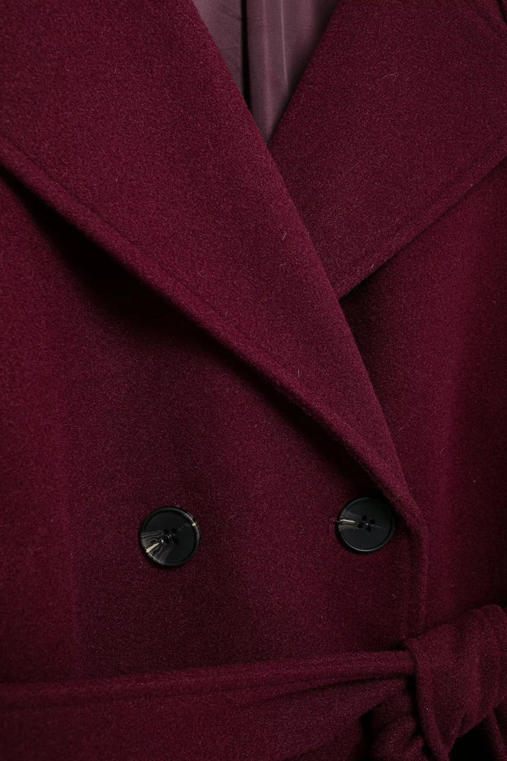 Drune | langer Trenchcoat in elegantem Rot - stilvoller Wintermantel für gemütliche Abende