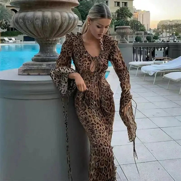 Drune | Leopardenmuster Kleid mit Rüschen und hohem Schlitz