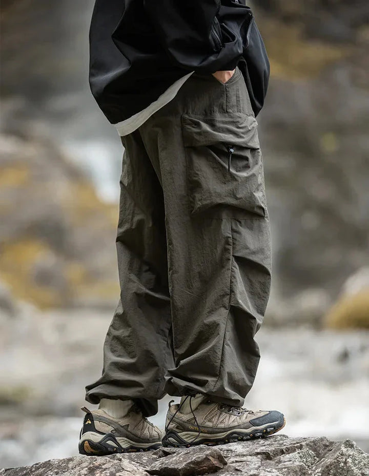 Drune Herren Cargohose mit seitlichen Taschen und weiter Passform
