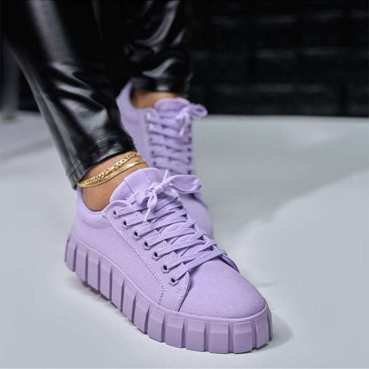 Modische orthopädische Damenschuhe mit Plateausohle