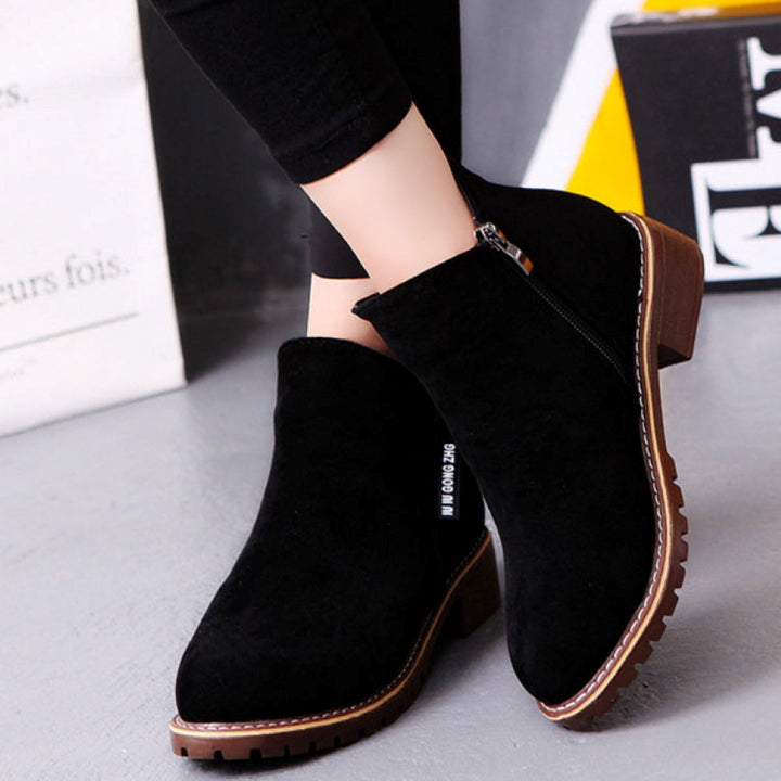 Drune | Wildlederstiefelette mit Rutschfester Sohle und Seitlichem Reissverschluss