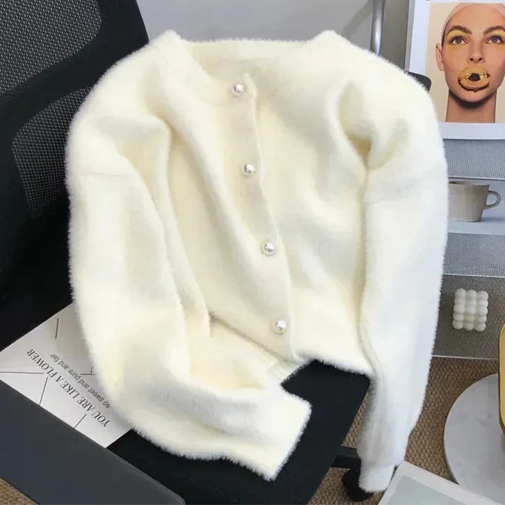Drune | Weich gestrickte Jacke mit Perlmuttknöpfen für Damen