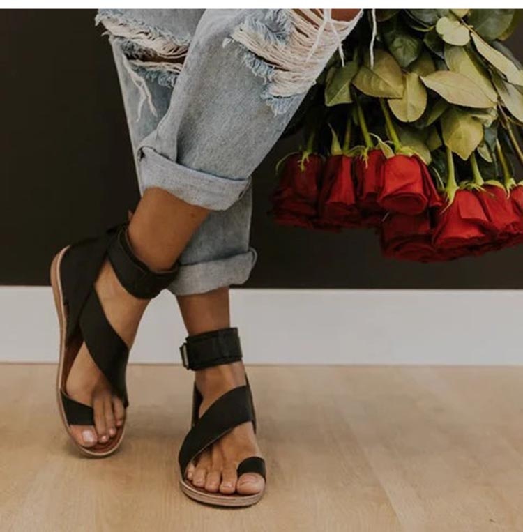 Drune | Sandalen mit Kreuzband und Zehenring