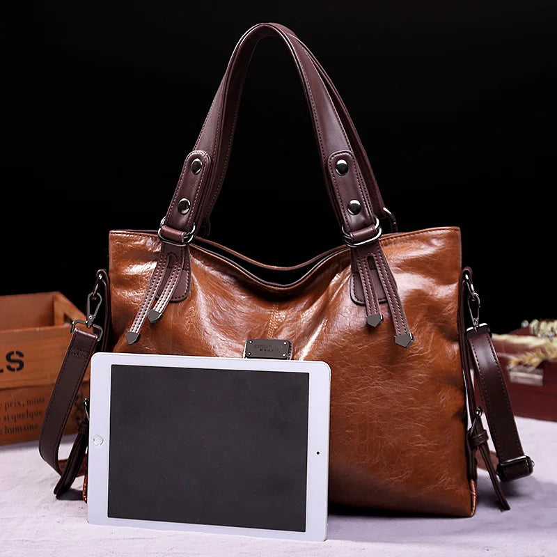 Drune | Taschen aus Geschmeidigem Leder mit Zwei Riemen und Eleganten Details