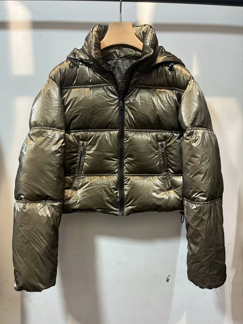 Drune | Kurz geschnittene metallische gesteppte Winterjacke mit hohem Kragen