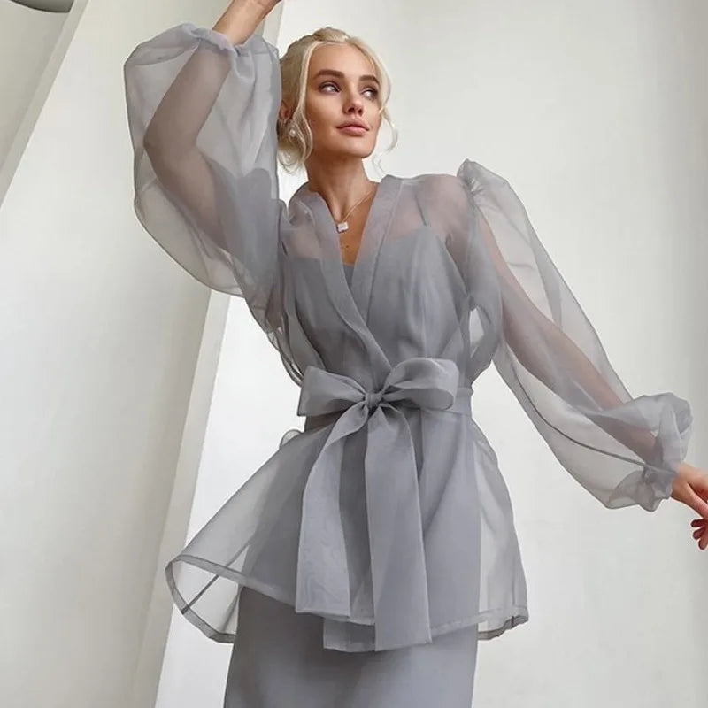 Drune | Durchsichtige Organza-Bluse mit Bindegürtel