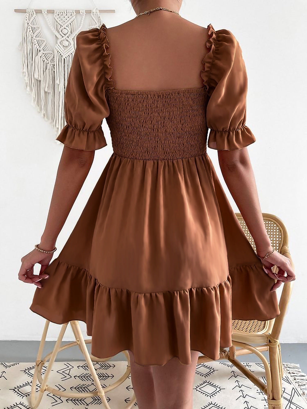 Drune - Braunes Minikleid mit Puffärmeln