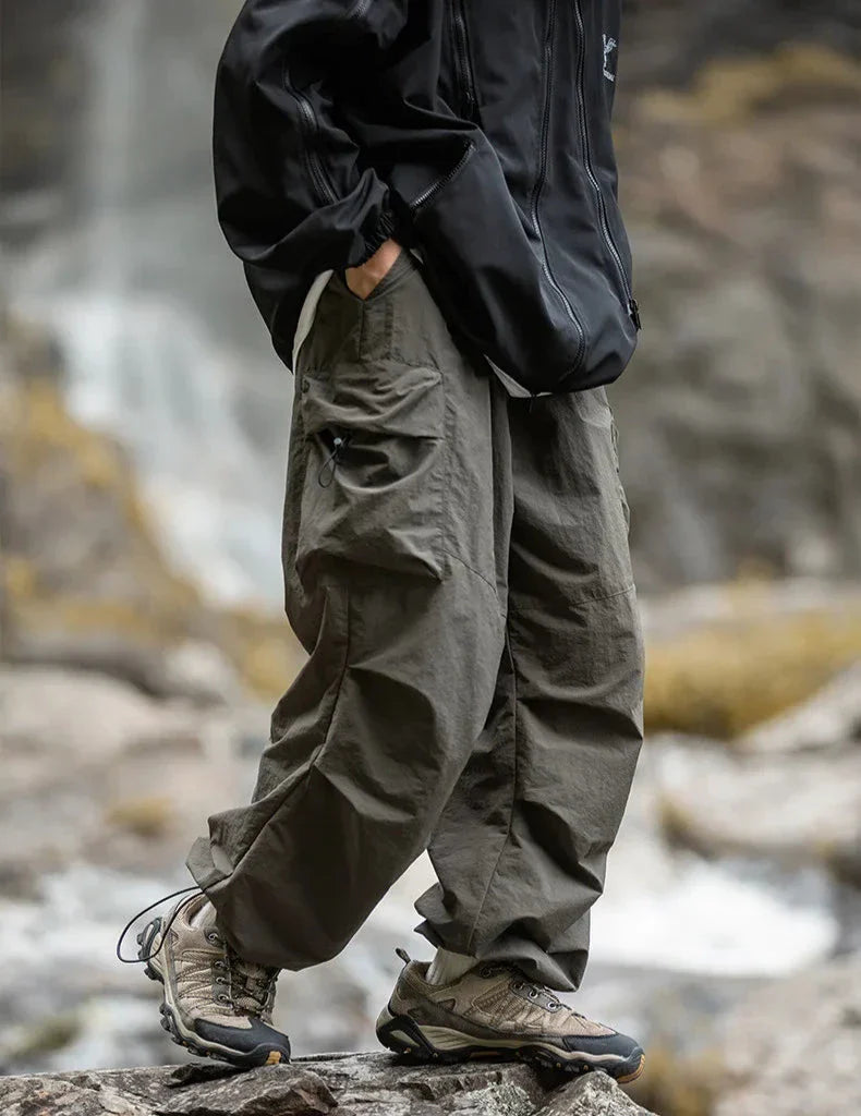 Drune Herren Cargohose mit seitlichen Taschen und weiter Passform