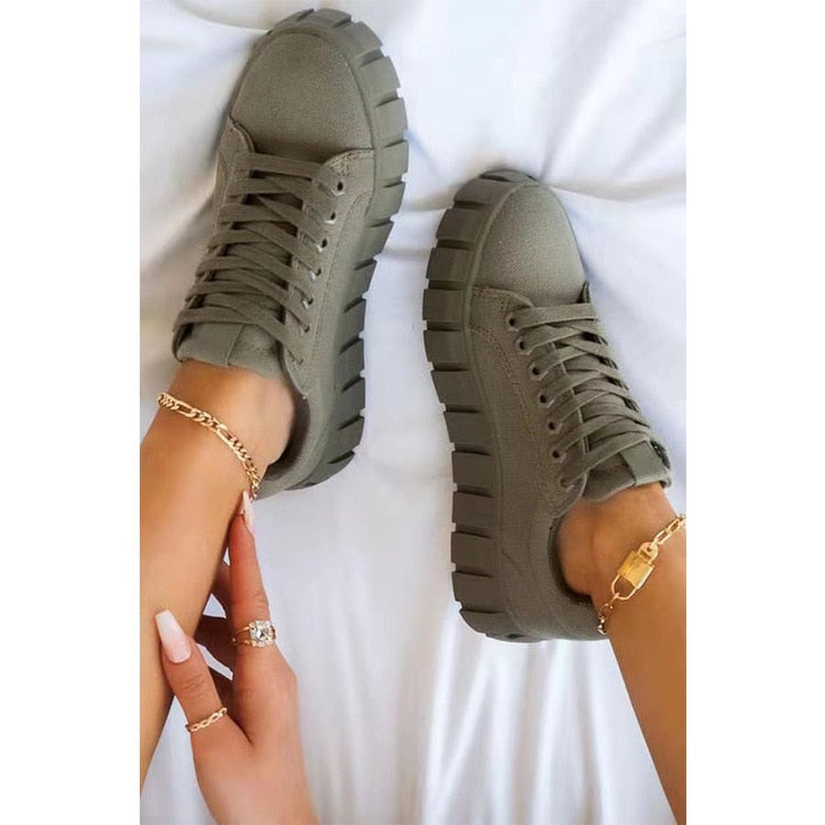 Modische orthopädische Damenschuhe mit Plateausohle