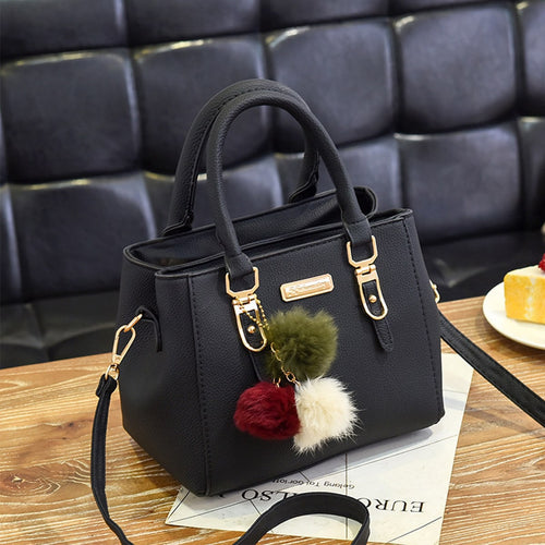 Drune Damen-Tasche | Lederhandtasche mit 3 weichen Plüschbällen