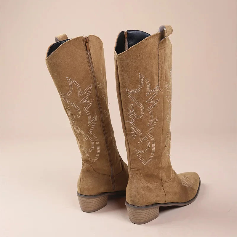 Drune | Cowboy-Stiefel – Wildleder-Textur – Bestickter Western-Stil – Halb Hoch – Niedriger Absatz