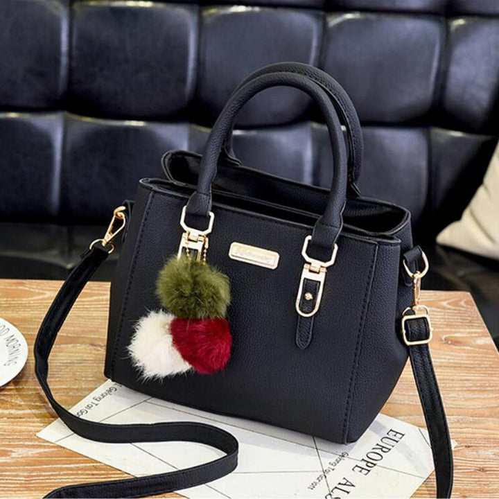 Drune Damen-Tasche | Lederhandtasche mit 3 weichen Plüschbällen