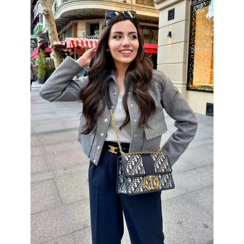 Drune | Cropped Aviator Bomberjacke mit Knopfleiste und Taschen