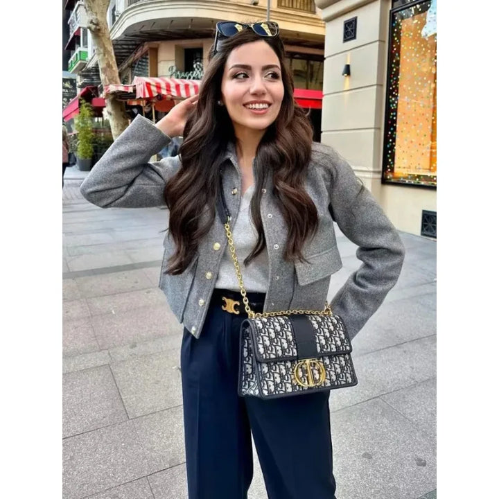 Drune | Cropped Aviator Bomberjacke mit Knopfleiste und Taschen