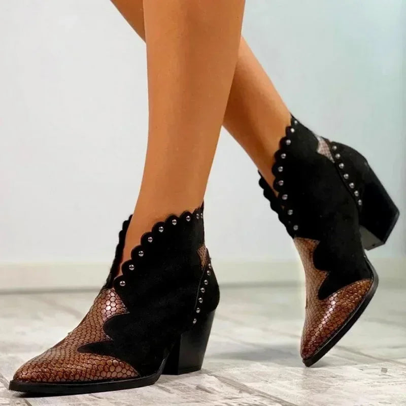 Drune | Western Stiefeletten mit Schlangenleder Akzent Bestickter Gewellter Besatz Niedriger Blockabsatz