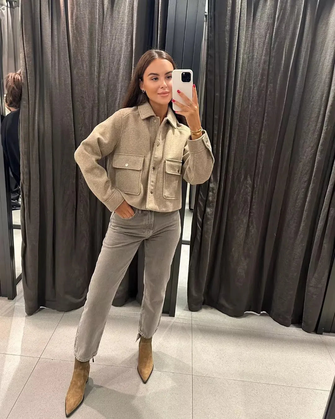 Drune | Elegante Jacke mit farbigem Kragen und Hebe für Damen