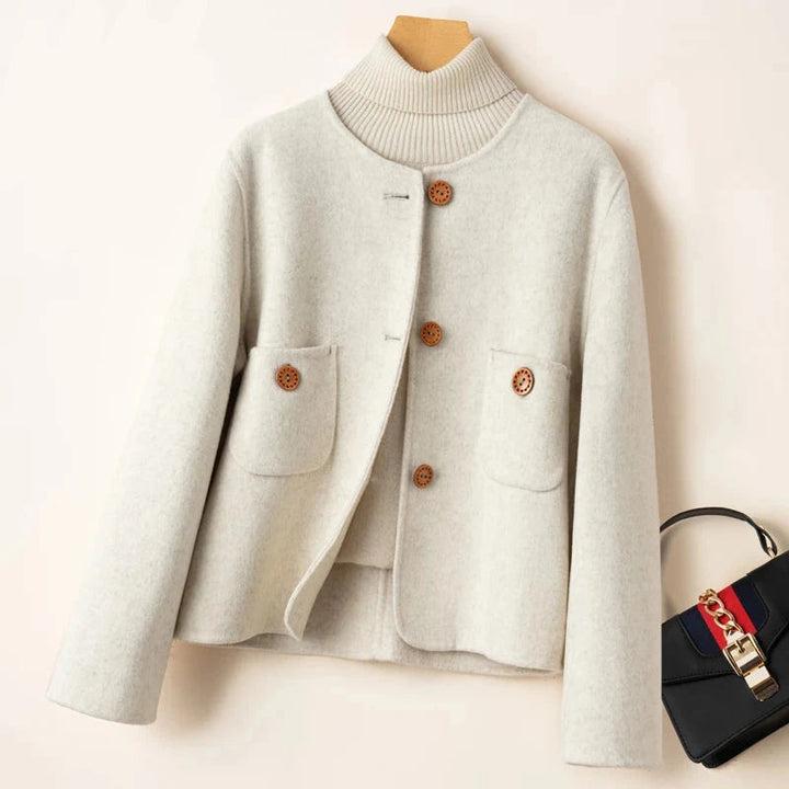 Drune | Cropped Jacke Wollmix Boxy Fit Kragenlos Dekorative Knopfverschluss Patten Taschen