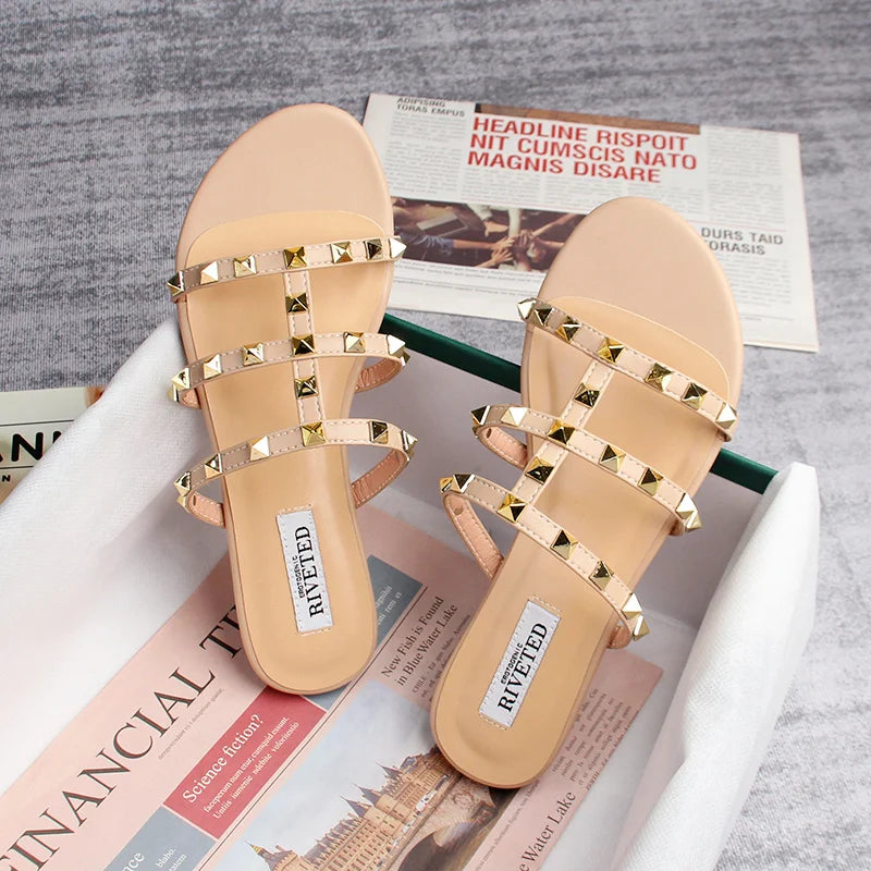 Drune | Sommer Frauen Sandalen Damen Freizeit Slipper Flache Schuhe Einfache Stil Mode Nieten Design Gehen und Shoppen Große Größen