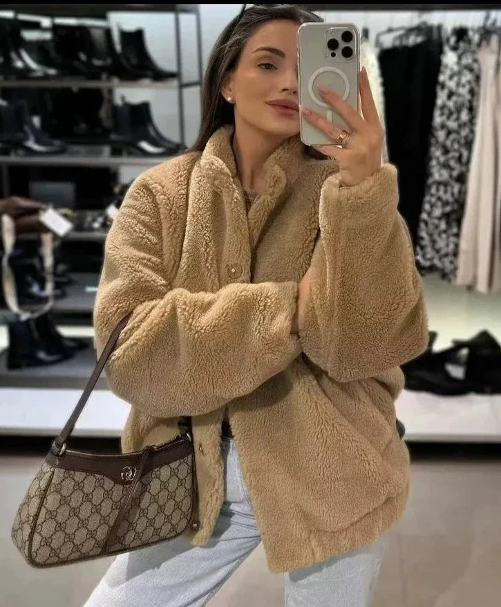 Drune | Jacke - Weiches Kunstfell - Oversized Fit - Knopfverschluss - Lange Ärmel