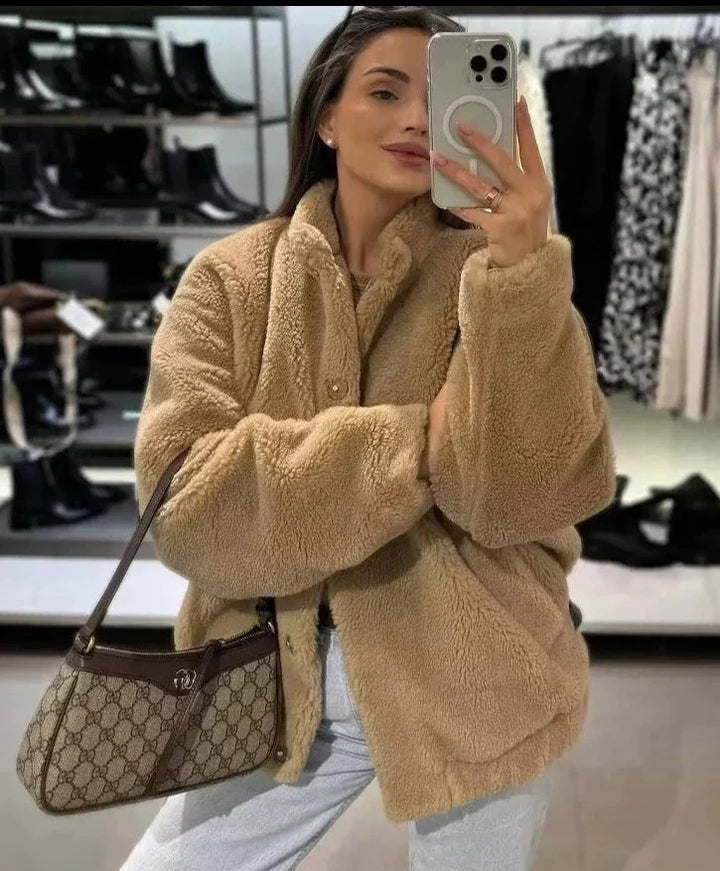Drune | Jacke - Weiches Kunstfell - Oversized Fit - Knopfverschluss - Lange Ärmel