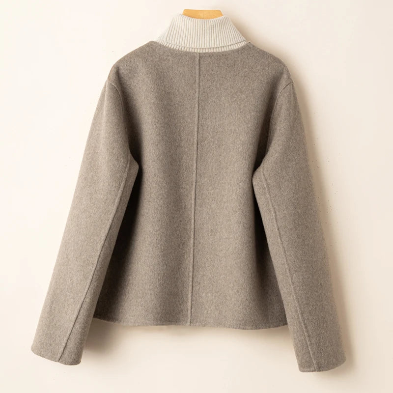 Drune | Cropped Jacke Wollmix Boxy Fit Kragenlos Dekorative Knopfverschluss Patten Taschen