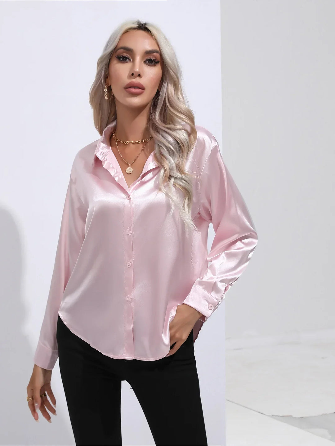 Drune | Elegante Satinbluse Mit V-ausschnitt & Langen Ärmeln