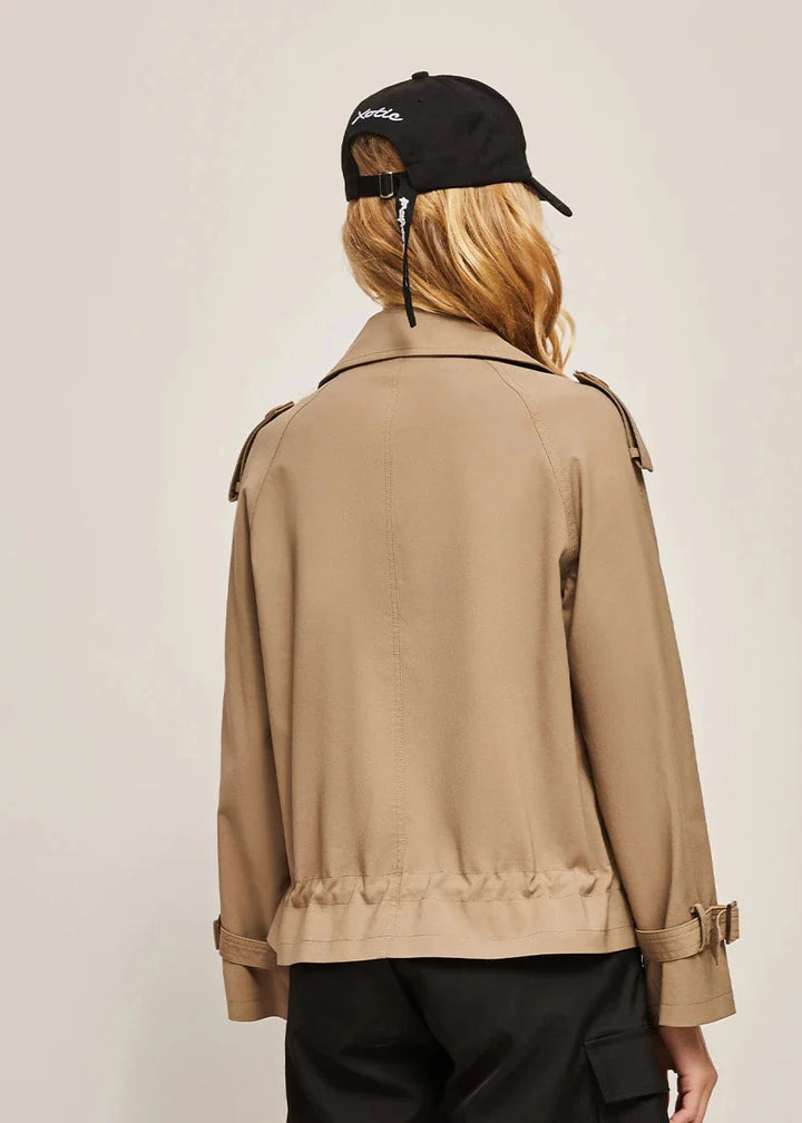 Drune | Doppelreihiger Trenchcoat für Damen - formelle und lässige Jacke