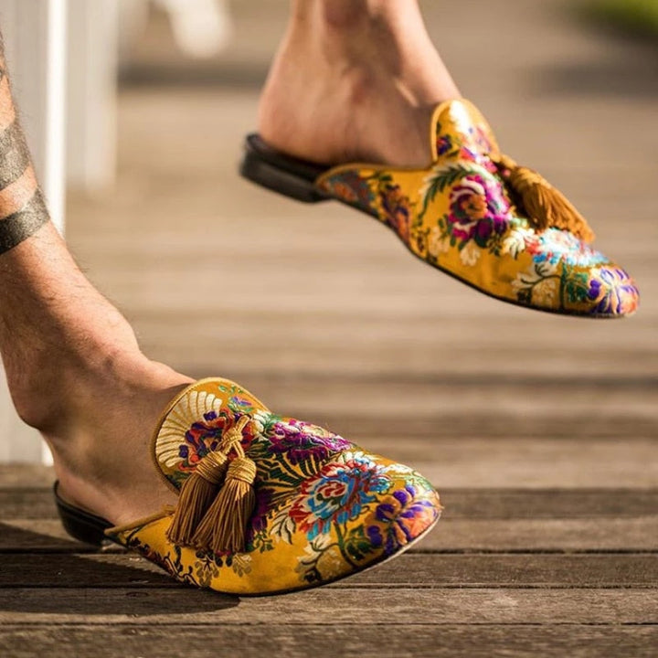 Schuhe mit floralen Quasten Drune