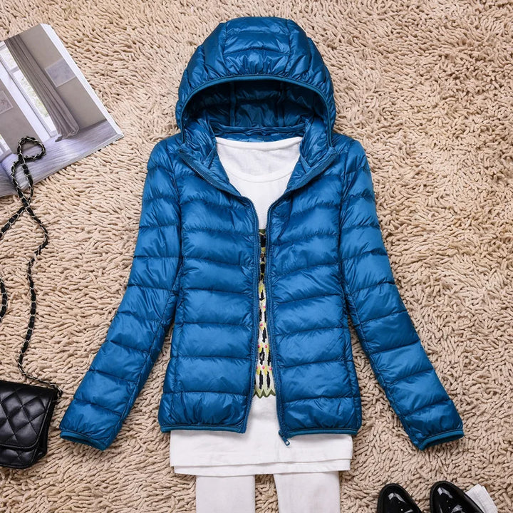 Drune | Ultraleichte Damen Daunenjacke mit Kapuze