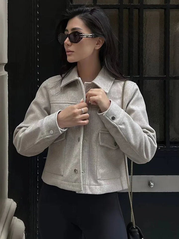 Drune | Elegante Jacke mit farbigem Kragen und Hebe für Damen